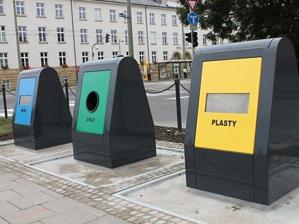 Jičín má další podzemní kontejnery na separovaný odpad za 1,2 mil.Kč