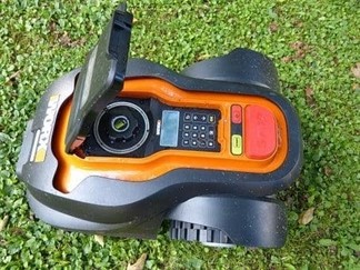 Poděbrady budou v centrálním parku sekat pomocí robotických sekaček