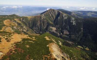 Sněžka přitahuje odborníky i kvůli geologickým jevům, její povrch je v pohybu