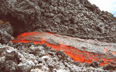 Vědec přivezl do Brna ještě horké vzorky lávy z islandské sopky
