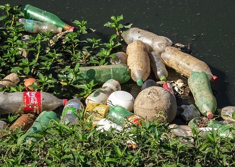 Náměstek: Spuštění zálohování PET lahví je možné nejdříve v roce 2025