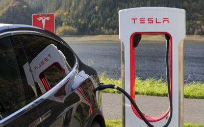 Nejprodávanější značkou elektromobilů v ČR byla loni Tesla s 1619 vozy