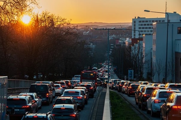 Výzkum: Vzduch nejvíce znečišťuje doprava, lokální topení a stavební činnost