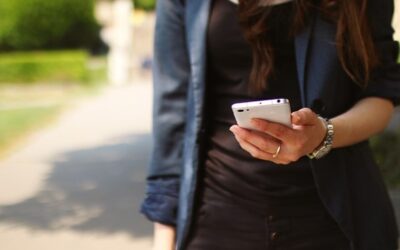 Průzkum: Čtyři z 10 Čechů mají doma odložený starý telefon a nerecyklují ho