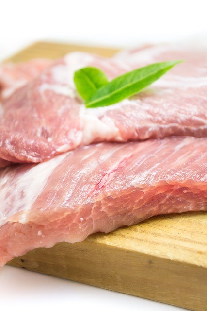 Vědci: Masné výrobky s přídavkem hmyzích bílkovin mají lepší výživové hodnoty