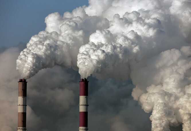 Spolek Klimatická žaloba se obrátil na ÚS, žádá kroky ke snížení emisí