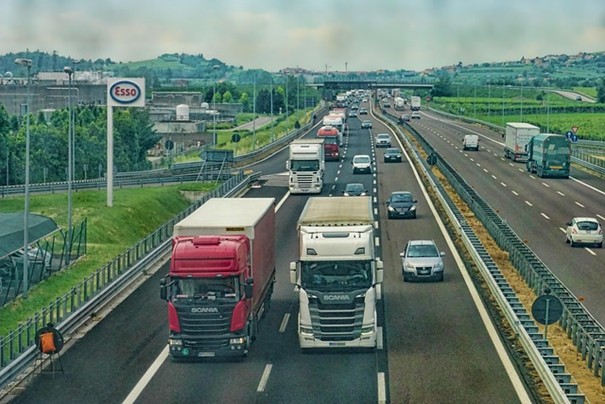 Elektrických nákladních aut v EU přibývá, v Česku ale pomaleji